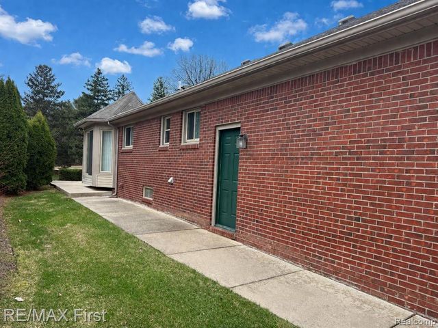 47985 Fox Chase Court, Shelby Twp, MI 48315