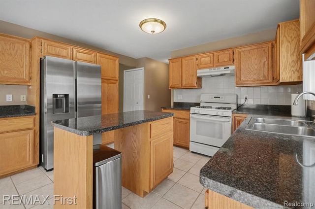 47985 Fox Chase Court, Shelby Twp, MI 48315