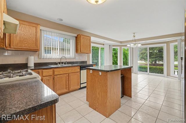 47985 Fox Chase Court, Shelby Twp, MI 48315