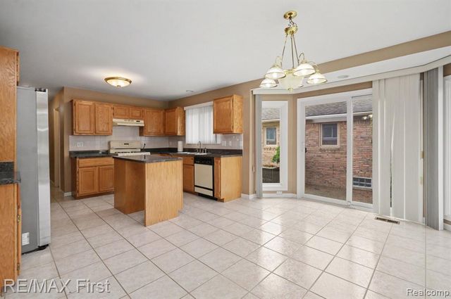 47985 Fox Chase Court, Shelby Twp, MI 48315