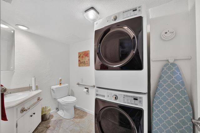 8621 E Tamarac St., Wichita, KS 67206