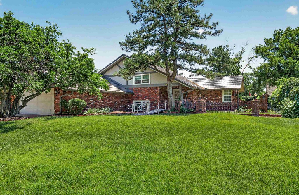 8621 E Tamarac St., Wichita, KS 67206
