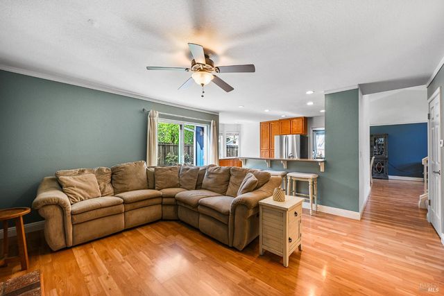 202 Aguirre Way, Cotati, CA 94931