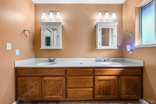 202 Aguirre Way, Cotati, CA 94931