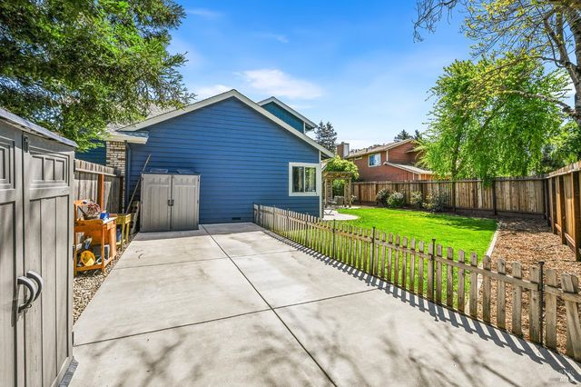 202 Aguirre Way, Cotati, CA 94931