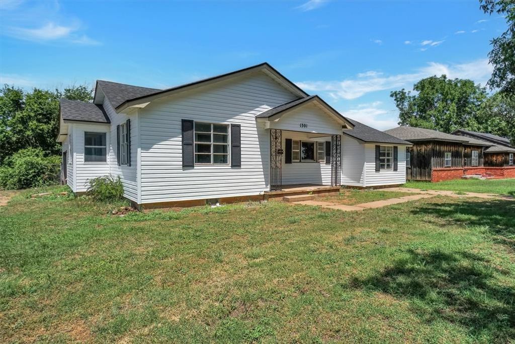 1301 N Crain Street, Altus, OK 73521