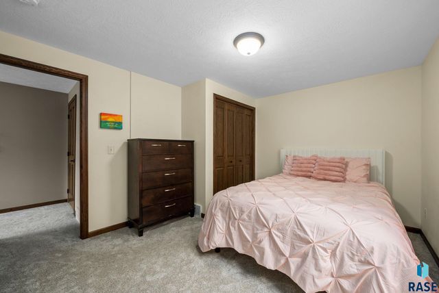 416 Adrianna Ave, Harrisburg, SD 57032
