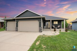 416 Adrianna Ave, Harrisburg, SD 57032