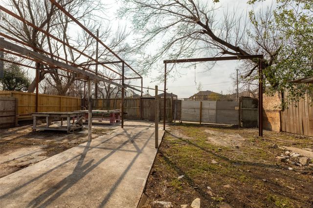 5229 Eigel Street, Houston, TX 77007