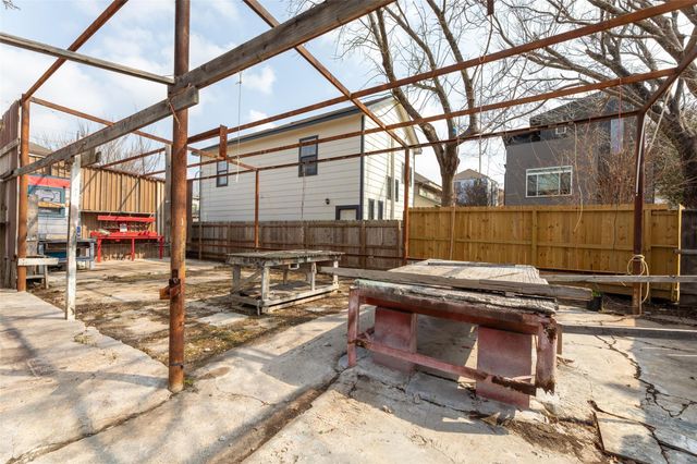 5229 Eigel Street, Houston, TX 77007