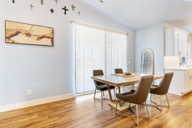 2317 W 50th Ave, Kennewick, WA 99337