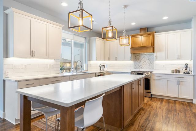 2317 W 50th Ave, Kennewick, WA 99337