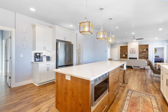 2317 W 50th Ave, Kennewick, WA 99337