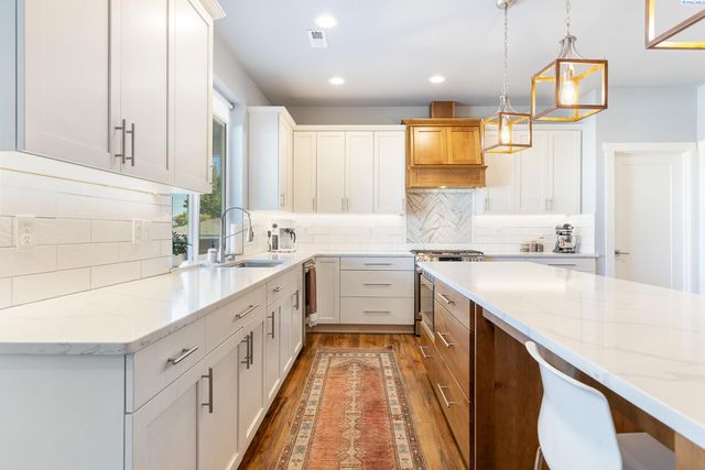 2317 W 50th Ave, Kennewick, WA 99337