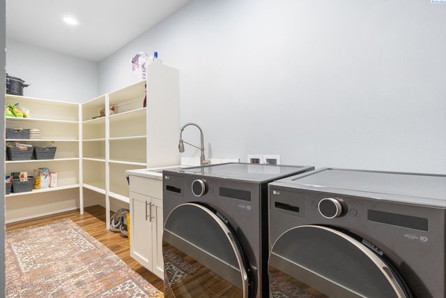 2317 W 50th Ave, Kennewick, WA 99337