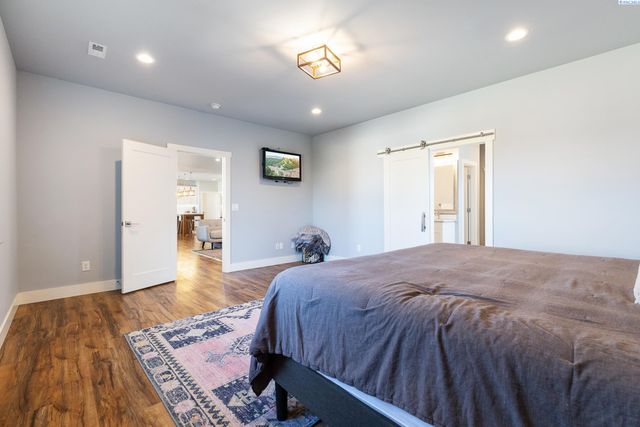 2317 W 50th Ave, Kennewick, WA 99337