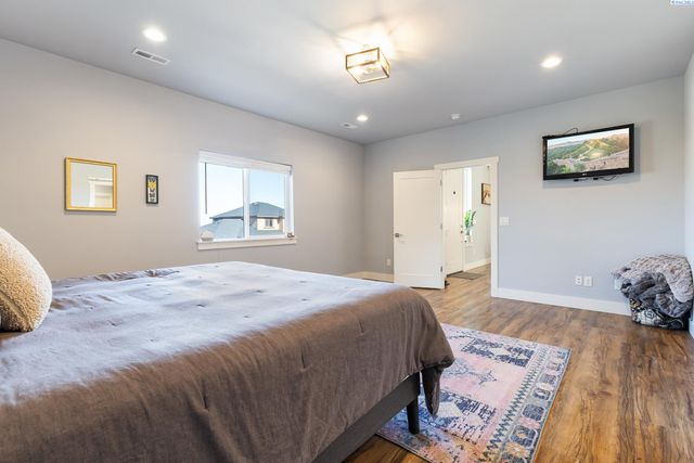 2317 W 50th Ave, Kennewick, WA 99337