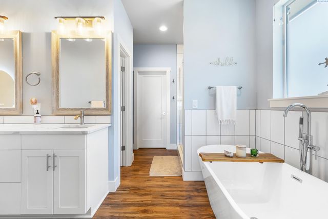 2317 W 50th Ave, Kennewick, WA 99337