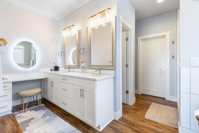 2317 W 50th Ave, Kennewick, WA 99337