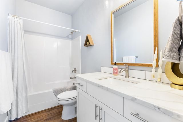 2317 W 50th Ave, Kennewick, WA 99337