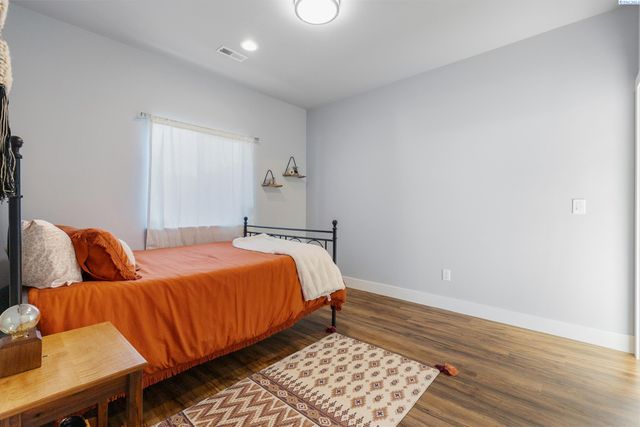 2317 W 50th Ave, Kennewick, WA 99337