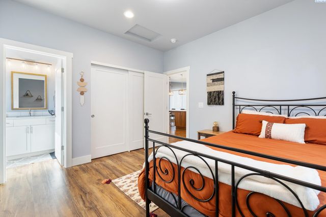 2317 W 50th Ave, Kennewick, WA 99337