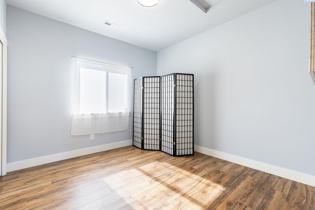 2317 W 50th Ave, Kennewick, WA 99337