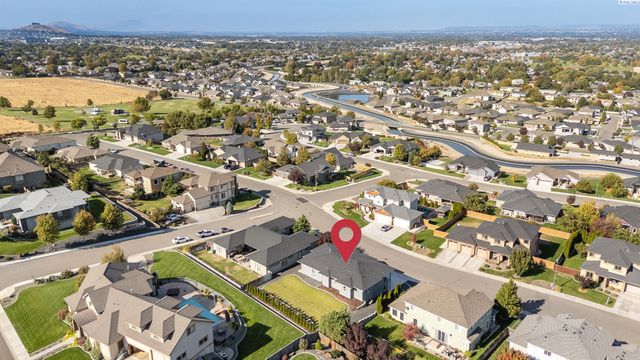 2317 W 50th Ave, Kennewick, WA 99337