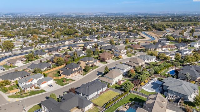 2317 W 50th Ave, Kennewick, WA 99337