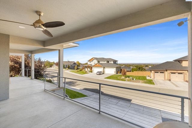 2317 W 50th Ave, Kennewick, WA 99337