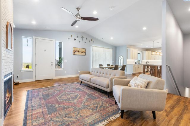 2317 W 50th Ave, Kennewick, WA 99337