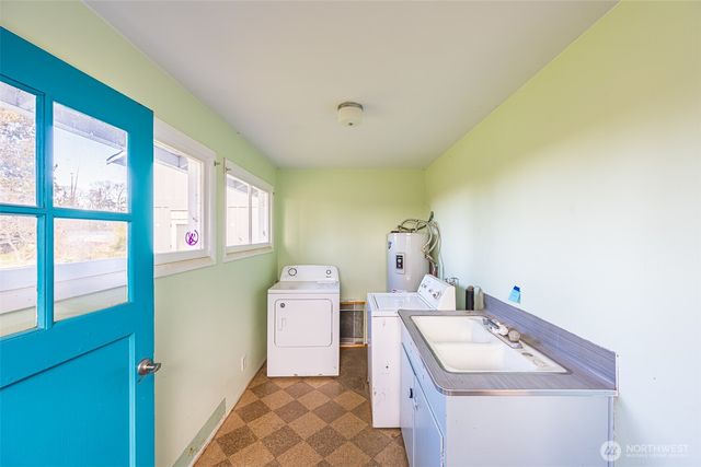 7171 Old Olympic Highway, Sequim, WA 98382