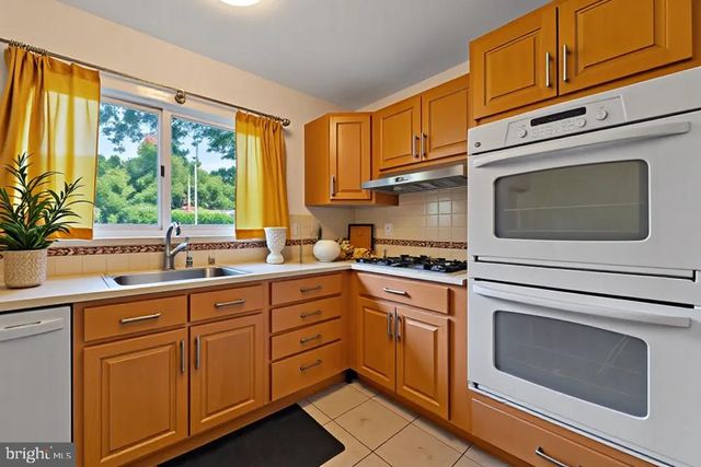 18 SPRINGHOUSE LN, Media, PA 19063