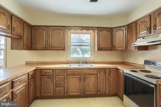 18 BOURBON RED DR, Mechanicsburg, PA 17050