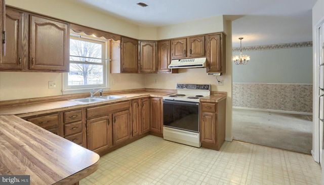 18 BOURBON RED DR, Mechanicsburg, PA 17050