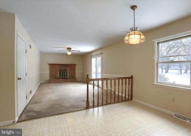 18 BOURBON RED DR, Mechanicsburg, PA 17050