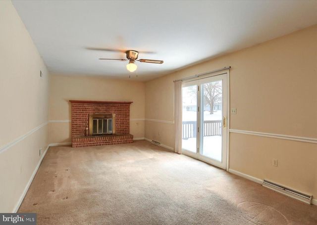 18 BOURBON RED DR, Mechanicsburg, PA 17050