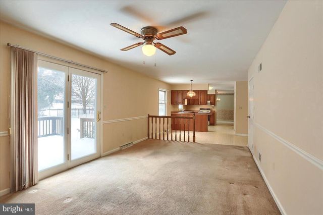 18 BOURBON RED DR, Mechanicsburg, PA 17050