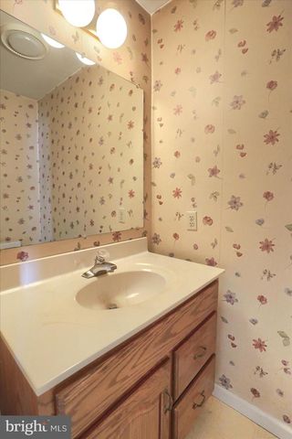 18 BOURBON RED DR, Mechanicsburg, PA 17050