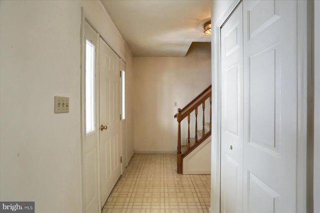 18 BOURBON RED DR, Mechanicsburg, PA 17050