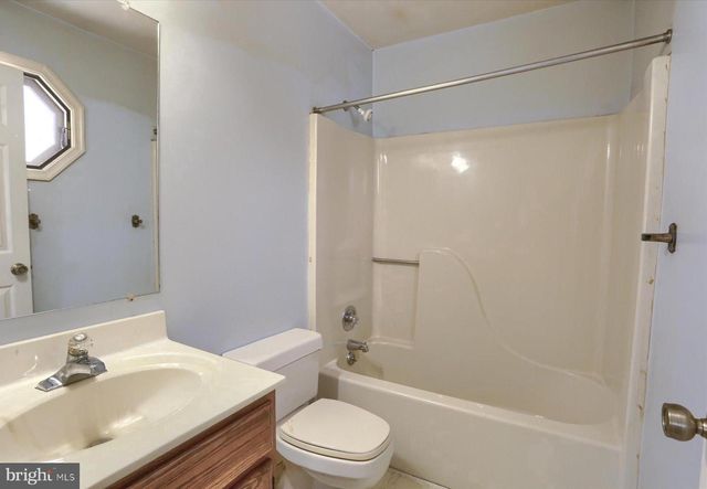 18 BOURBON RED DR, Mechanicsburg, PA 17050