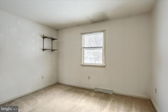 18 BOURBON RED DR, Mechanicsburg, PA 17050