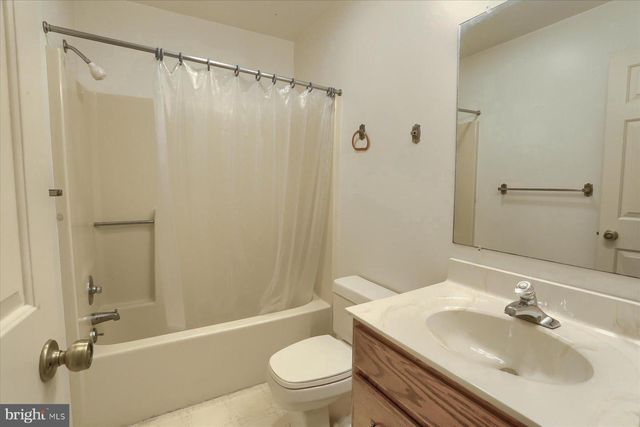 18 BOURBON RED DR, Mechanicsburg, PA 17050