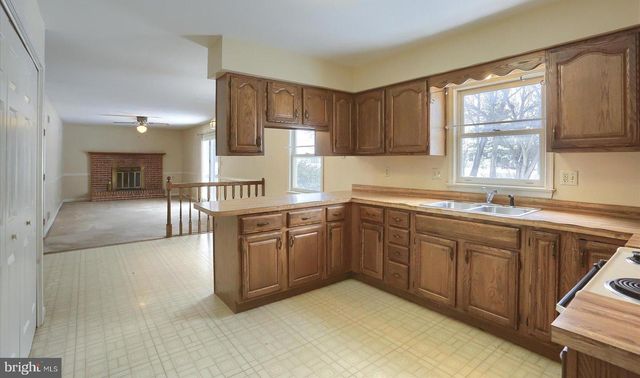 18 BOURBON RED DR, Mechanicsburg, PA 17050