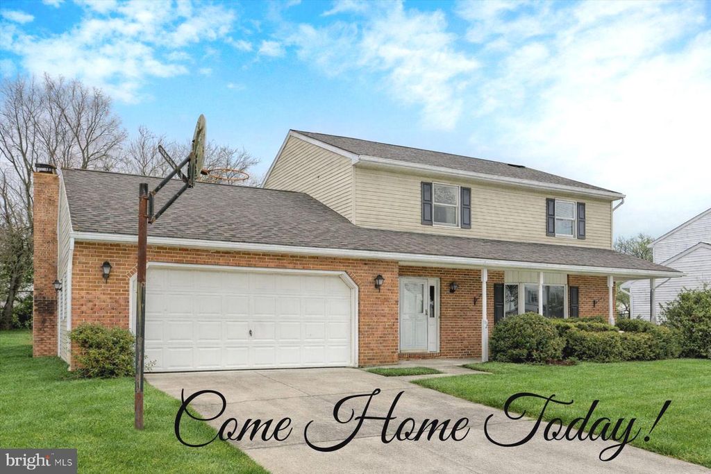 18 BOURBON RED DR, Mechanicsburg, PA 17050
