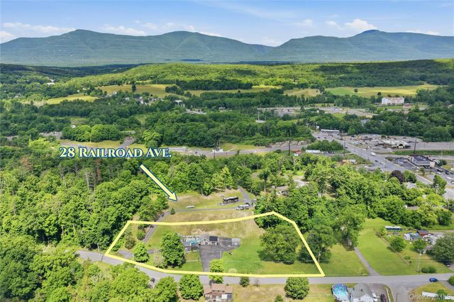 28 Railroad Avenue, Saugerties, NY 12477