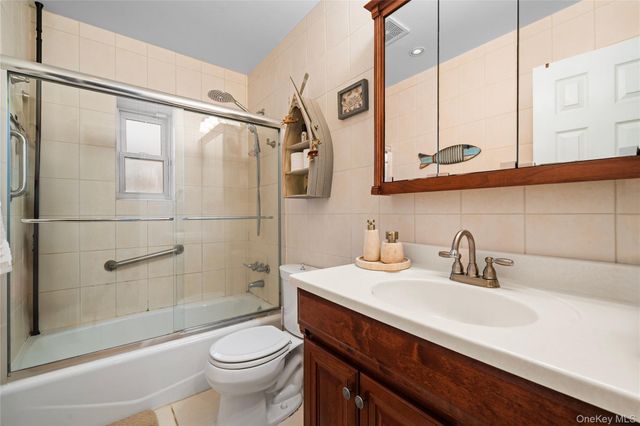 617 Lake Court 617, Middle Island, NY 11953