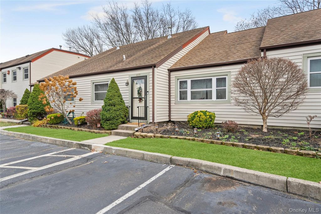 617 Lake Court 617, Middle Island, NY 11953