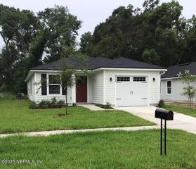 9136 MONROE Avenue, Jacksonville, FL 32208