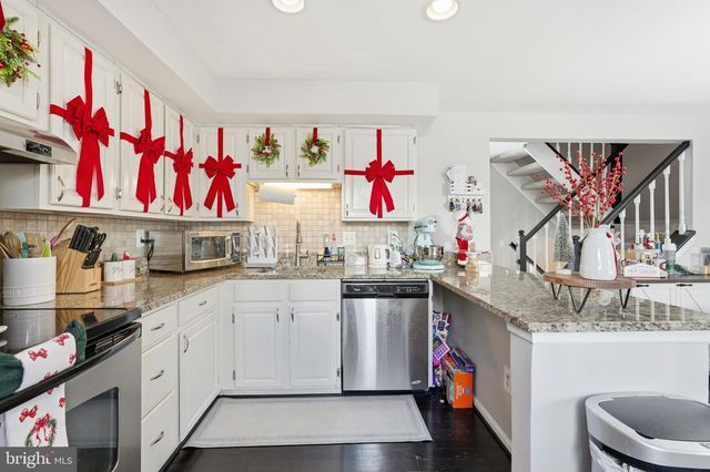 6311 BETSY ROSS CT, Centreville, VA 20121